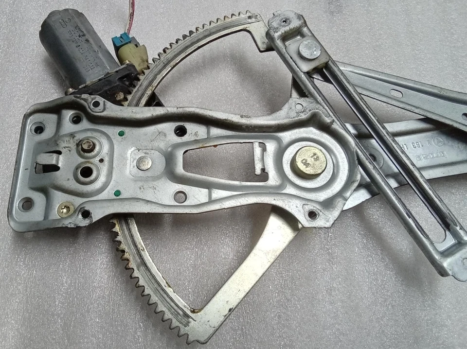 1999-2001 Mercedes Ml320 W163 Lh Front Door Window Regulator And Motor 59372 16 - Image 2 of 4