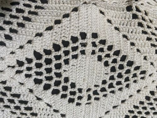 VTG HAND CROCHETED..LIGHT BEIGE..BEDSPREAD / COVERLET / TABLECLOTH..88" X 55" - Picture 4 of 4