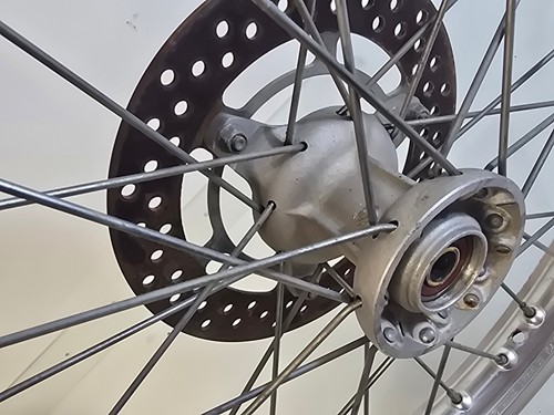 Rotor de cubo de llanta delantera Suzuki RM80 1986-2001 TAKASAGO J 17 x 1,40" - Imagen 8 de 15