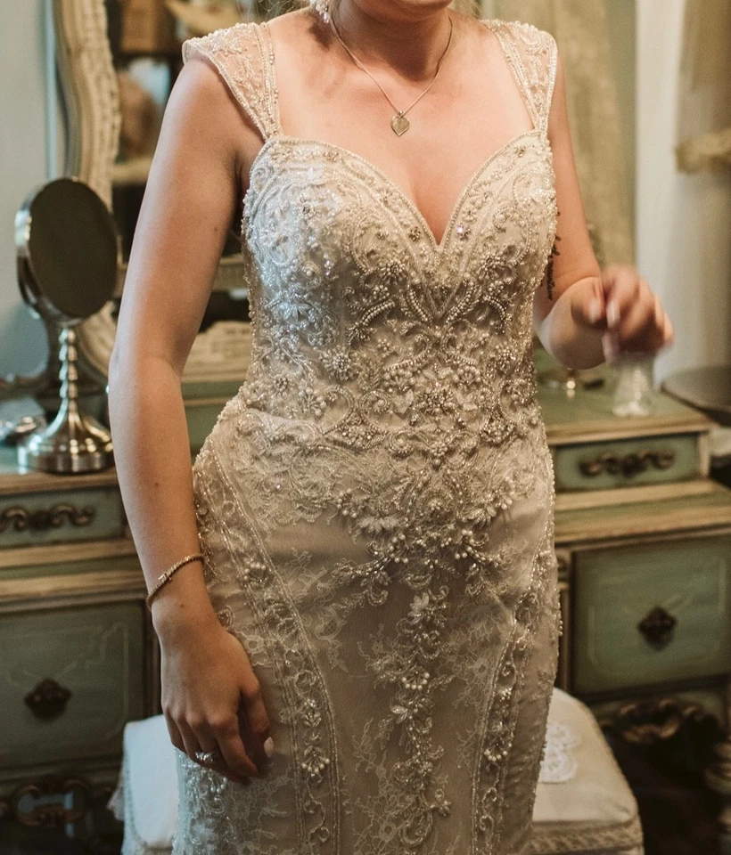 Vestido de novia, Casablanca nupcial, vestido de novia con cuentas, vestido ajustado y acampanado Foto 2 de 4