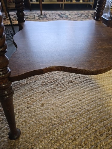 Beautiful Antique Victorian 2-Tier Parlor Table Turned Spindle Legs - Picture 4 of 24