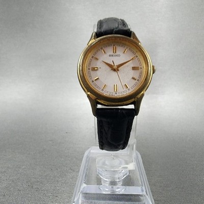 セイコー 腕時計 V701-5E20 レディース ホワイト レクタンギュラー Seiko Watch Women 25mm White Dial Gold Tone Round V701-1930 New