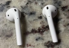 Apple AirPods 2nd Gen Bluetooth Wireless In-Ear w/ Charging Case White