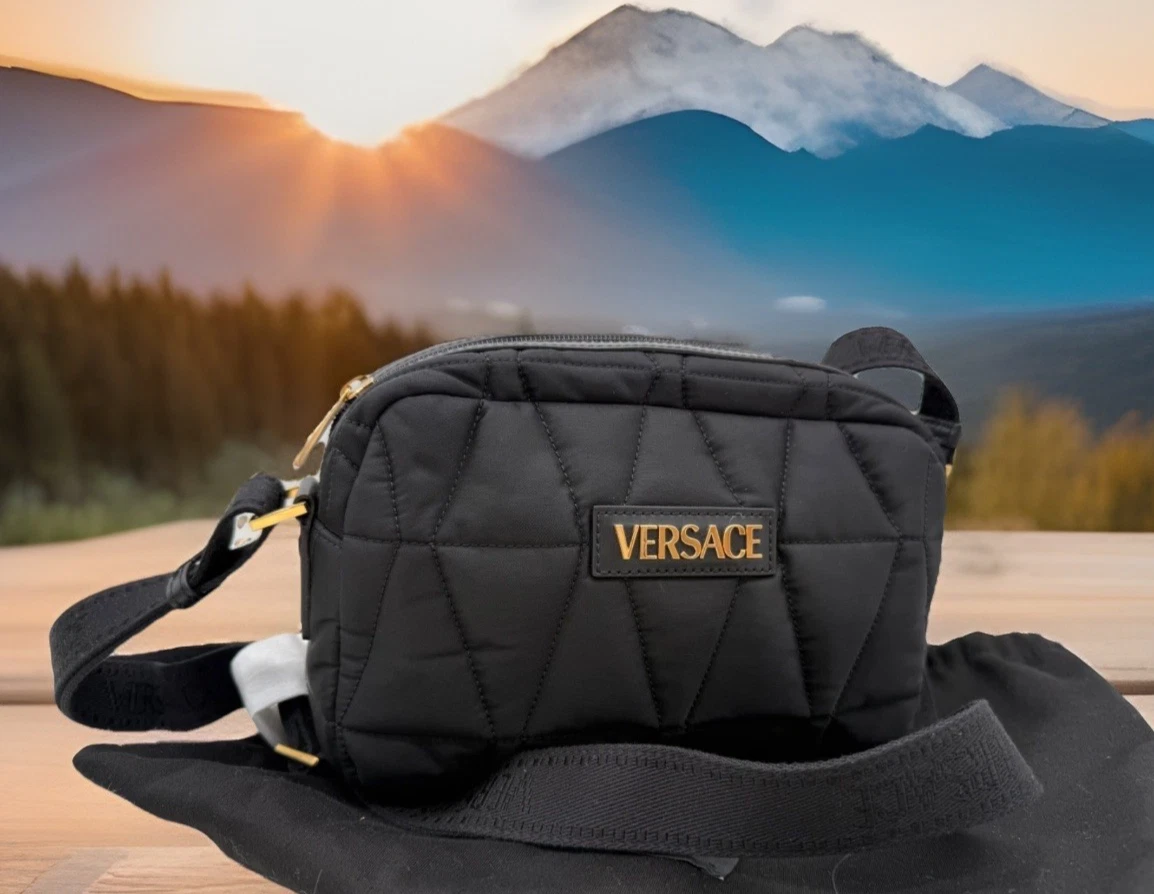 AUTENTICA Borsa a tracolla trapuntata Versace da uomo Myth in nylon nera nuova con etichette $1095