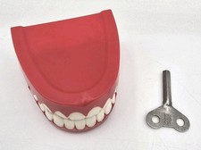 Vintage Wind Up Chattering Teeth With Key US Patent 2504679 Novelty Gag Works