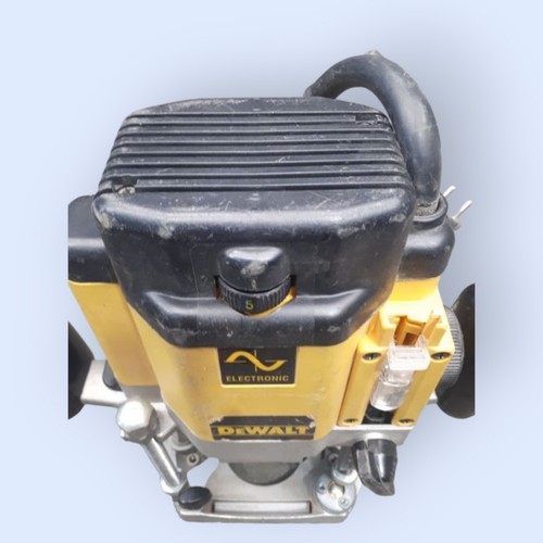 Dewalt DW625E-qs Elektronik Oberfräse Handoberfräse Fräse 44920 - Bild 9 von 10