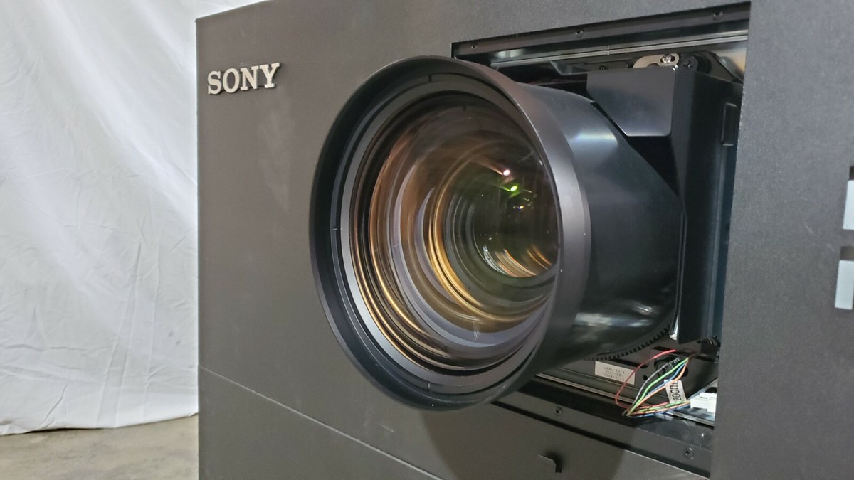 Sony SRX-T420 (SRXT420) 21,000 lm Ultra High Resolution 4K Sony SRX-T420 (SRXT420) 21,000 lm Ultra High Resolution 4K