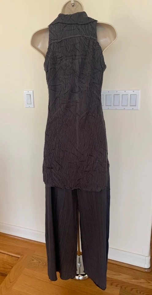 Conjunto de 2 piezas para mujer KISCA by KOMAROV gris arrugado talla 1 y pantalones talla 2 Foto 2 de 4