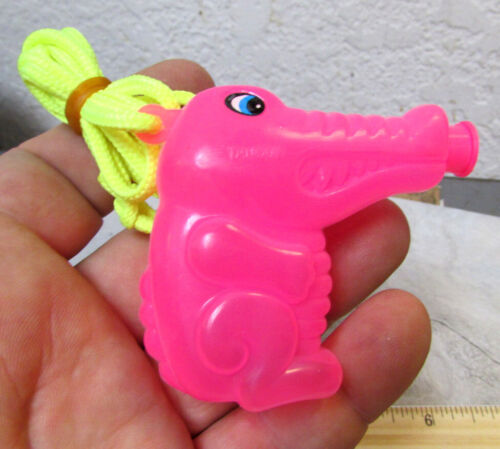 vintage 1990s plastic animal squirt toy pendant on string, pink Alagator NEW - Picture 3 of 4