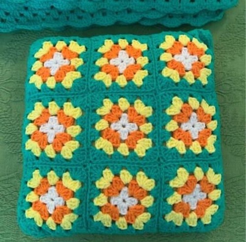 Vintage 70's Crocheted Granny Squares Yarn Art Afghan Throw & Pillow - Picture 5 of 9