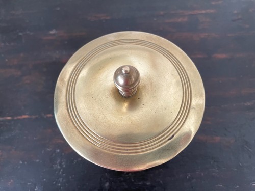 ANTIQUE VINTAGE EMBOSSED BRASS TOBACCO HUMIDOR TEA CADDY BISCUIT BARREL - Picture 4 of 5