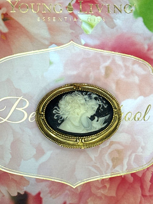 Vintage Max Factor  Gold Tone Metal Cameo Compact