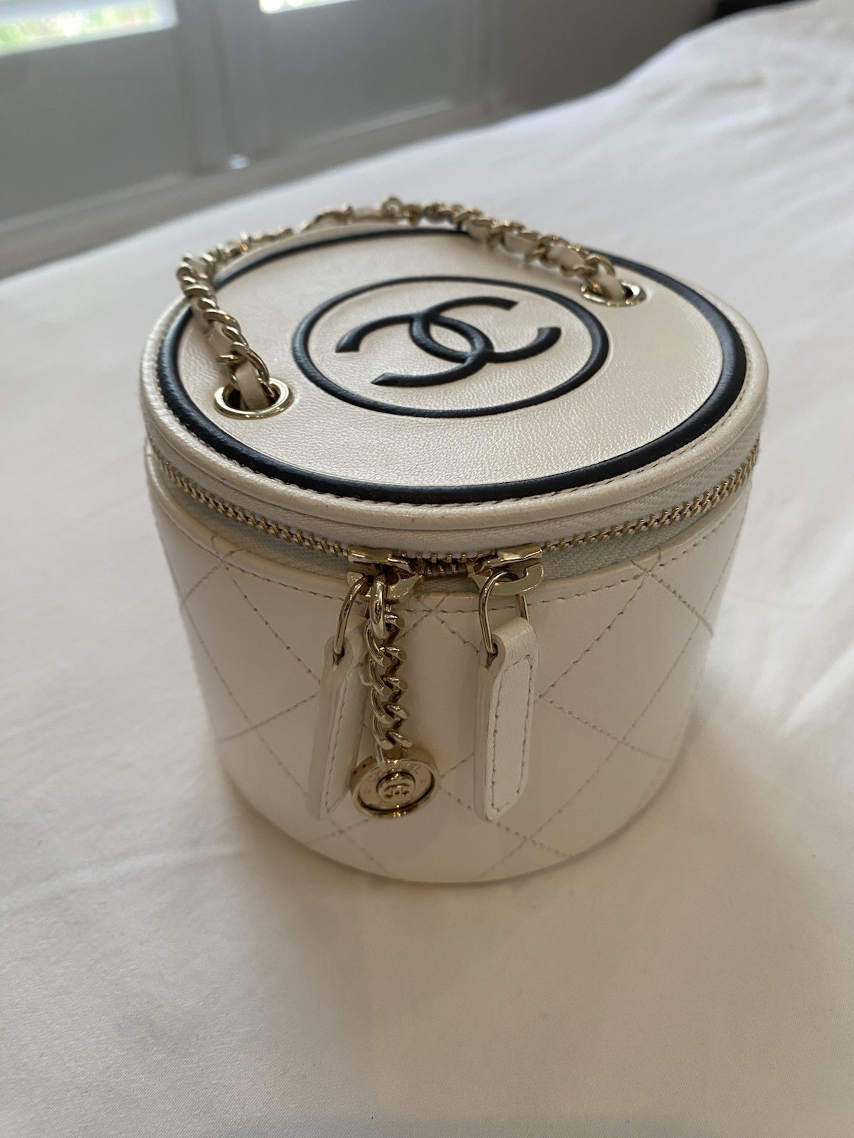 CHANEL CC Round Vanity Case Chain Quilted Lambskin Mini shoulder/crossbody 2021 image 4