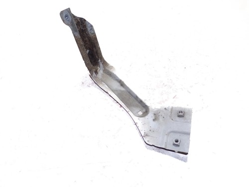 VW CADDY III Furgon 2KA, 2KH, 2CA, 2CH Kotflügelhalter vorne rechts 23681338