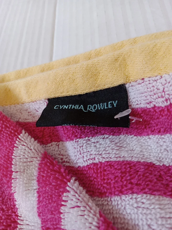 Toalla de playa Cynthia Rowley aproximadamente 60x34. Rosa con Pokadots blancos Foto 2 de 2