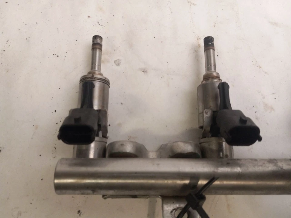 FUEL RAIL fits MINI COOPER COUNTRYMAN 2007 - 2015 OEM - Image 2 of 4