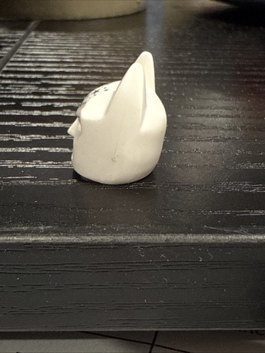 Lego Mini Helmet The Lego Movie 2 Bachelor Batman White Silver from Set #70838? - Picture 4 of 6