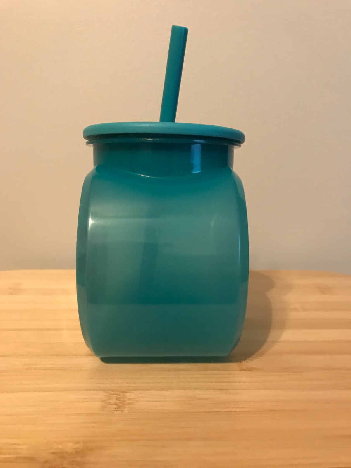 NEW TURQUOISE BLUE FISHBOWL TUMBLER 40 FL OZ. W/SEAL & STRAW COLOR