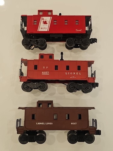 Lionel Trains O-Gauge Caboose Car Lot Of 3 - 6357, 9173, 6017 - Picture 2 of 5