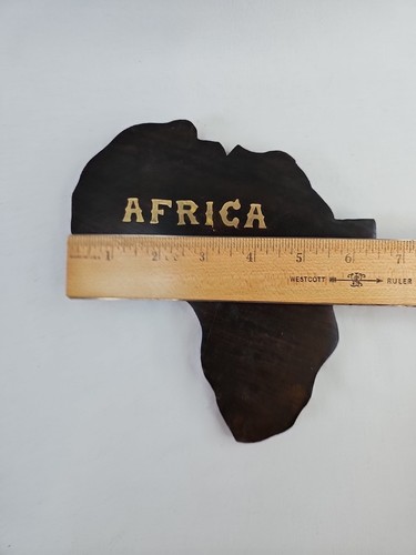 Decorazione parete casa legno intagliato a forma di AFRICA lettere ottone "AFRICA" 7" x 6,5" - Foto 3 di 6
