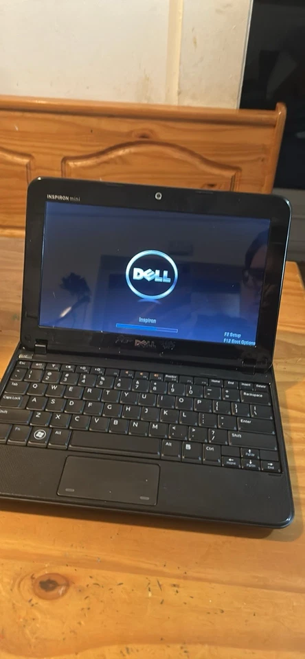 Laptop Dell Inspiron Mini 1012 giratoria Foto 3 de 4