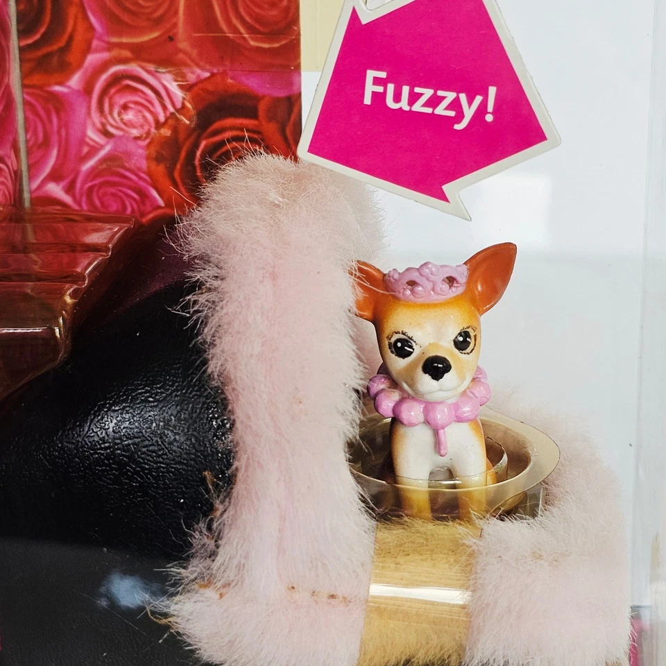 Barbie Fashion Fever Doggie Bed Playset Chihuahua Dog Pink Feathers NIB - 1189 - Image 2 of 4