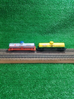 (2) Model Power HO Single Dome Tank Cars Citgo and Dupont DUPX 2675 New Old Stck