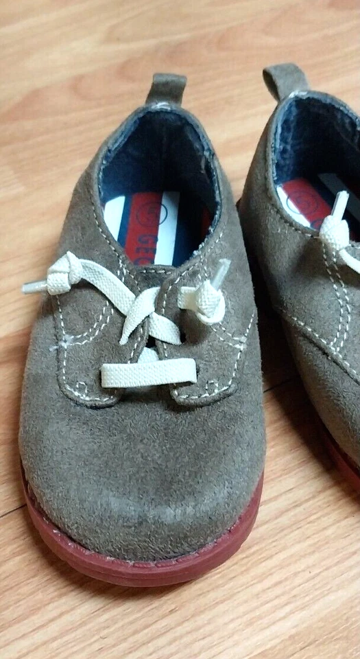 Zapatos para niños pequeños marrón imitación gamuza imitación encaje talla 5 marca George  Foto 3 de 4