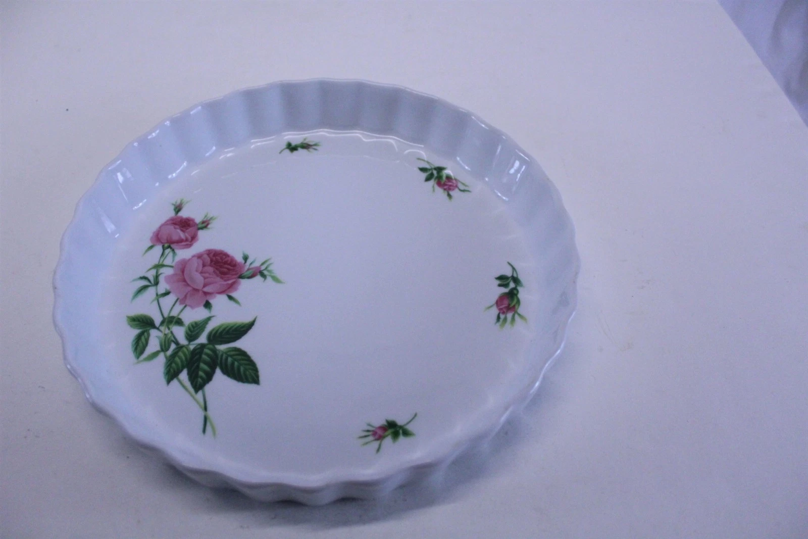 Oneida Porcelain Pie Dish White with Rose Design 9 1/2" x 1 1/2" deep