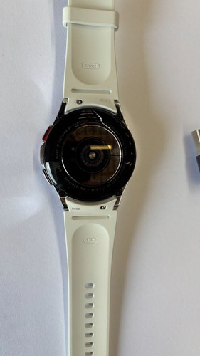 Montre connectée SAMSUNG Galaxy Watch 4 Classic 42 mm avec moniteur ECG - Photo 3 sur 5