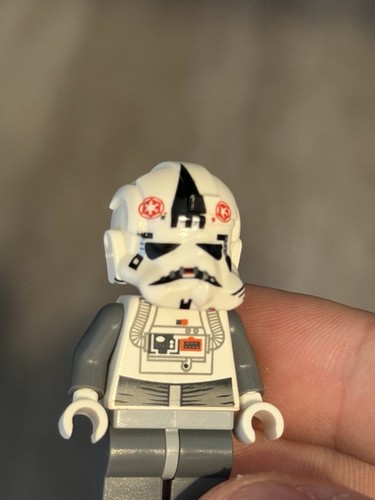 LEGO Star Wars RARE MISPRINT Imperial AT-AT Driver Minifigure Pilot - Picture 2 of 5