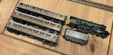 Hornby 00 Gauge Flying Scotsman’ 4472 DC with 3 Matching Coaches Unboxed Used