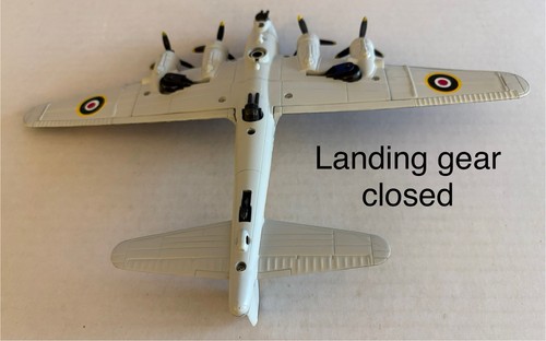 New Ray Toys Sky Pilot Collection 1/72 B-17 Flying Fortress WWII Bomber 20103 - Picture 8 of 9