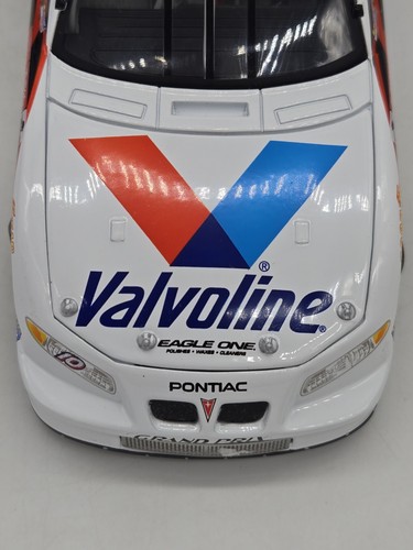 Johnny Benson #10 Valvoline 2002 Grand Prix - Action 1:24 NASCAR Diecast Car - Picture 9 of 20