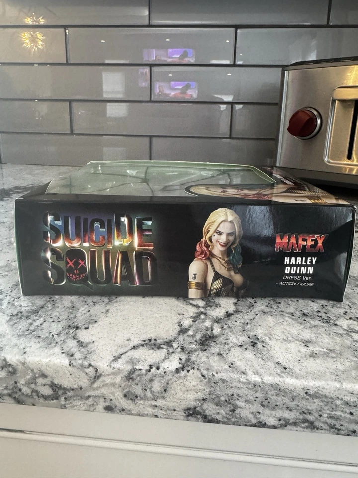 NUEVO Escuadrón Suicida Harley Quinn (versión vestido) Medicom MAFEX 6" Figura 042 EE. UU. Foto 3 de 4