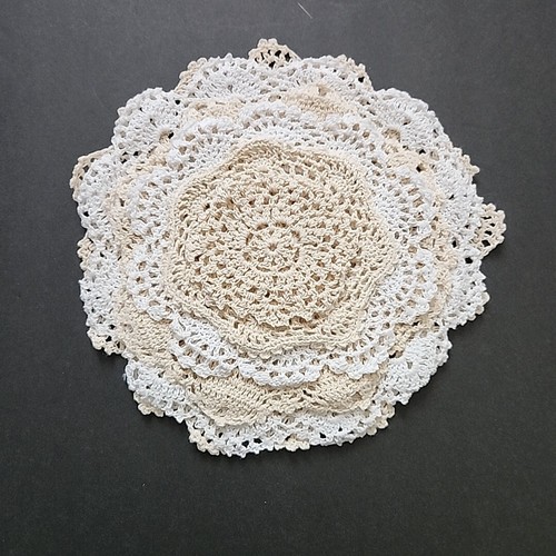 Vtg Crocheted Doilies Lot 6 Handmade Doily Mat Lace Crochet Kitschy Grannycore - Picture 13 of 13