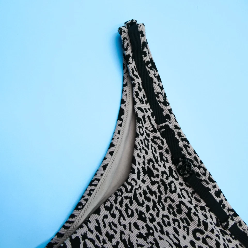 Tanga acanalada grande de leopardo Victorias Secret en forma de T con cinturón parte inferior de bikini natación VS Foto 3 de 4