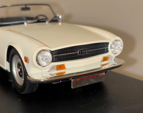 $ Drop; 1969 Triumph TR6, White 504 Pcs by MINICHAMPS, Rare GORGEOUS & New 1/18 - Picture 8 of 14