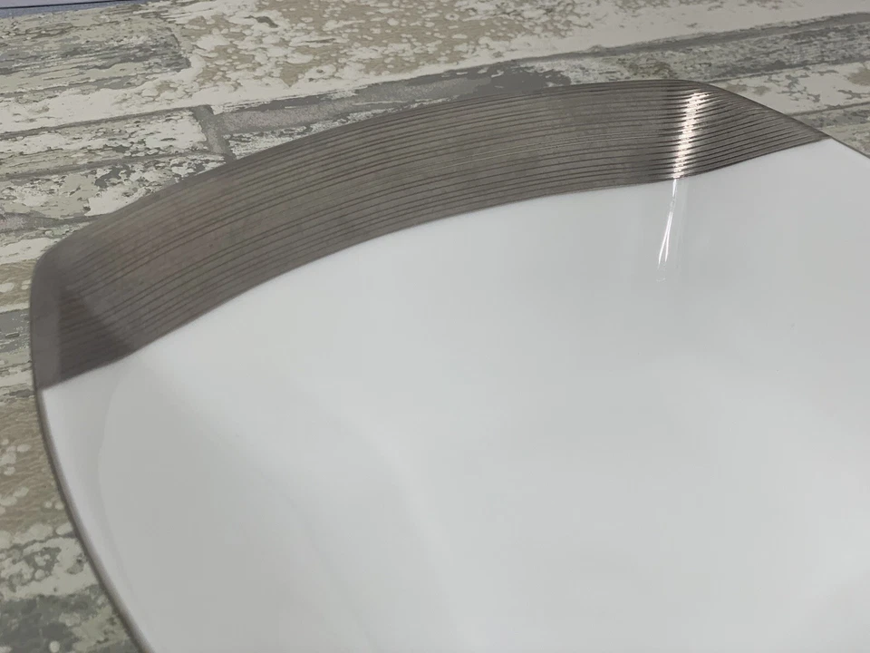 Cuenco de sopa cuadrado plateado Mikasa Ridge Foto 4 de 4