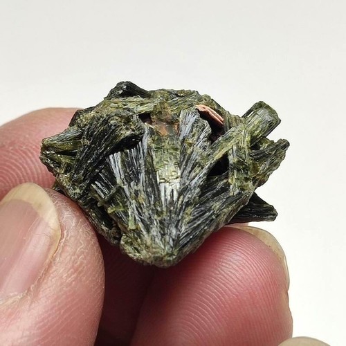 14g/3pcs Beautiful Natural Epidote Crystal Cluster Specimen , Pakistan 0021 - Picture 4 of 11