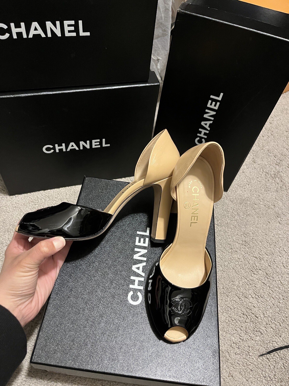 CHANEL Size 39.5  Beige & Black Two Tone Leather … - image 4