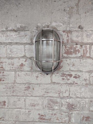 Aluminium Oval Bulkhead Light - Picture 2 of 2