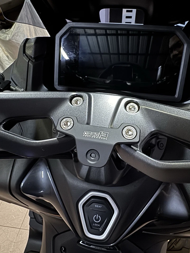 Yamaha Tmax Tech 560 Quadlock Bracket - Image 2 of 4