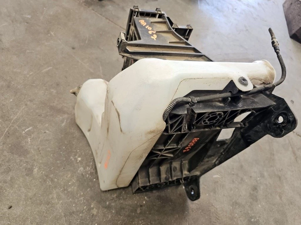 Ford F350 Super Duty 2014 usado 6,2 L 4x2 debajo del capó montaje en bandeja de batería Foto 3 de 4