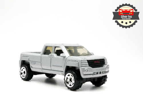 2001 GMC TERRADYNE GRAY 1:64 SCALE COLLECTOR DIORAMA MODEL CAR - Picture 4 of 7