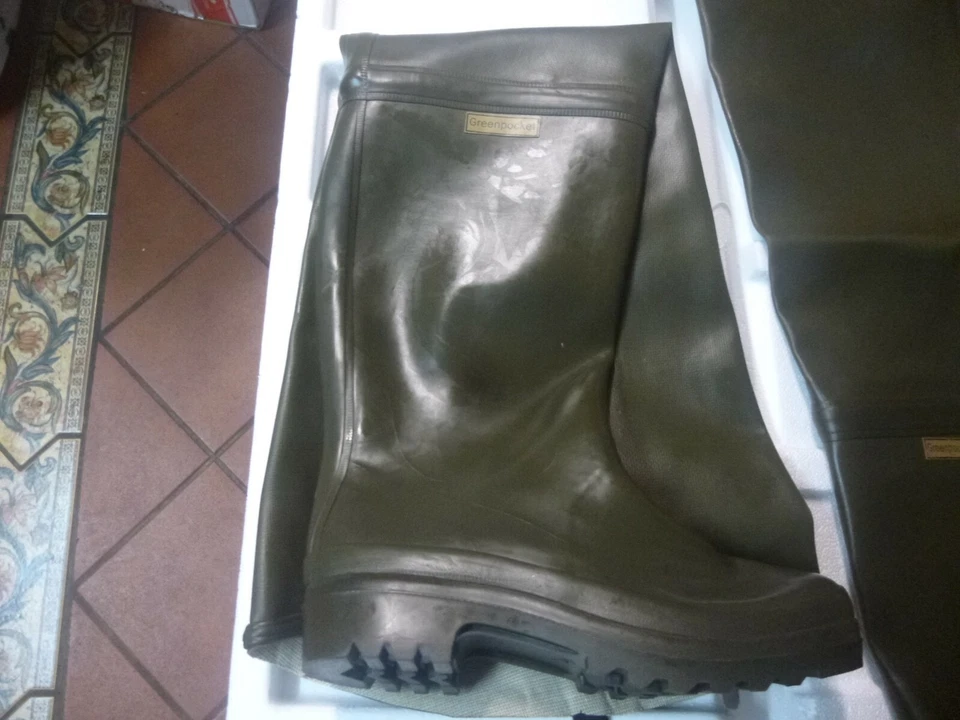 UN PAR BOTAS DE PESCA ALTA GREENPOCKET Nº 41, 42 ó 44 Y SOPORTE PARED BOTAS . - Imagen 2 de 3