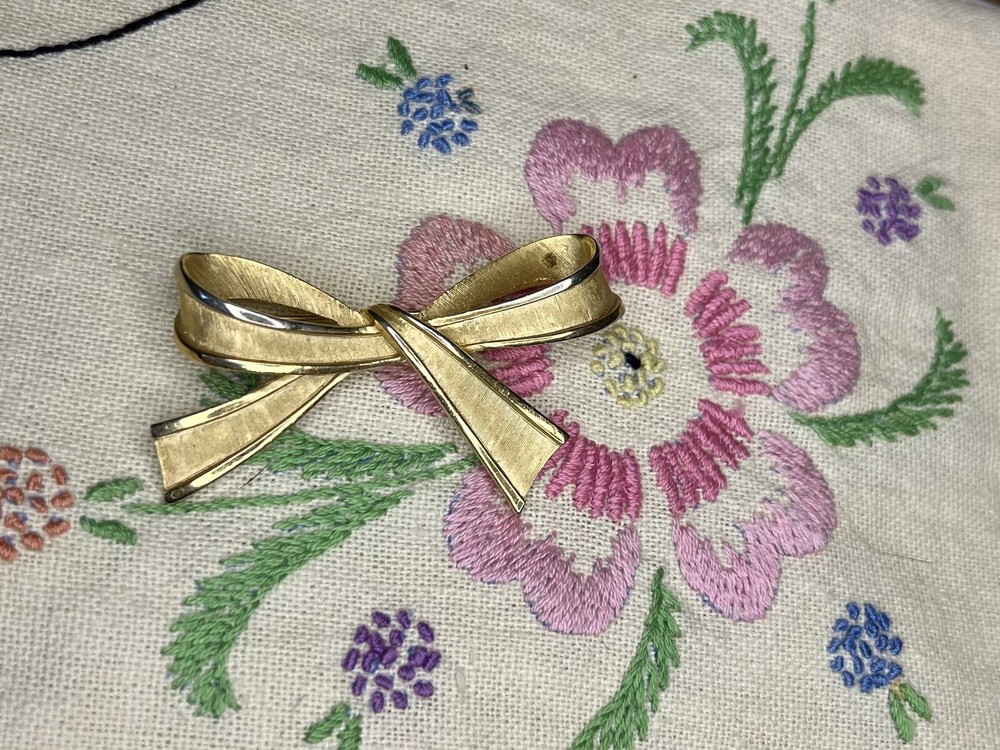Rare Breakfast At Tiffany’s Crown Trifari Bow Pin Vintage Estate Brooch Wedding