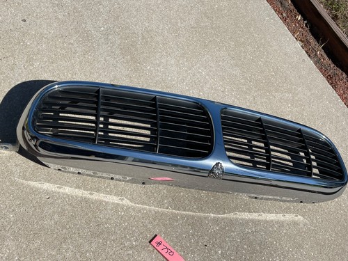 2004-2007 Jaguar XJ8 OEM Front Grille Assembly #700 - Picture 7 of 14