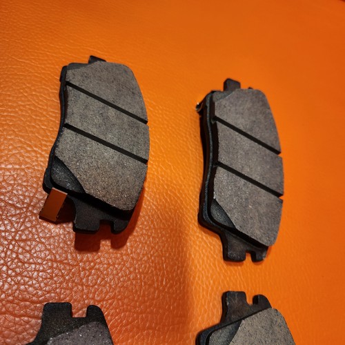 Juego de pastillas de freno de disco delanteras de cerámica Bosch pastillas fundidas silenciosas solo sin herrajes BC1847 - Imagen 15 de 17