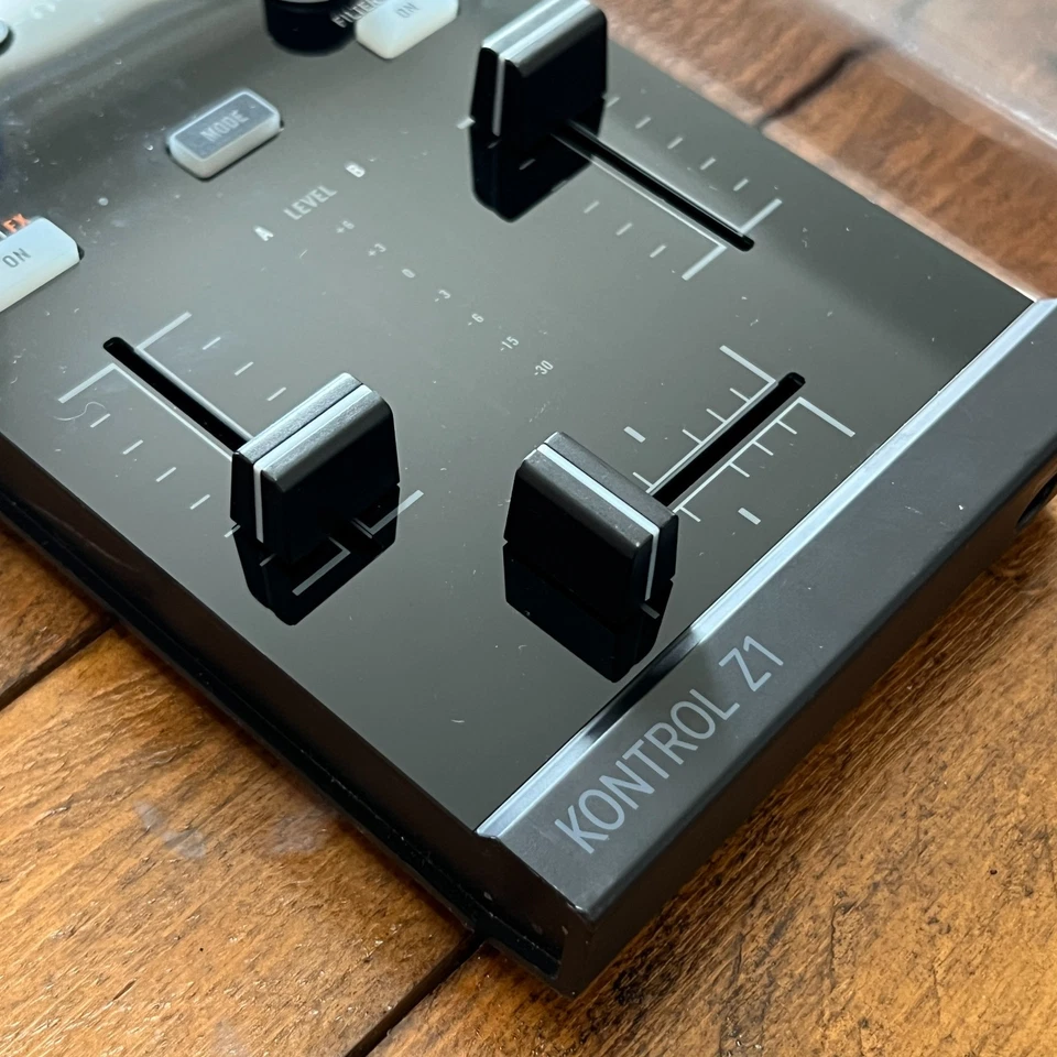 Native Instruments Traktor Kontrol Z1 – Includes Decksaver – Tested & Working - Image 3 of 4